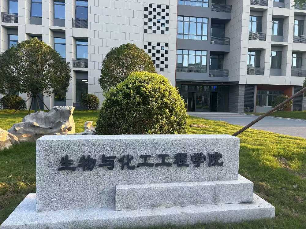 米易县扬州职业大学体育场高杆灯项目